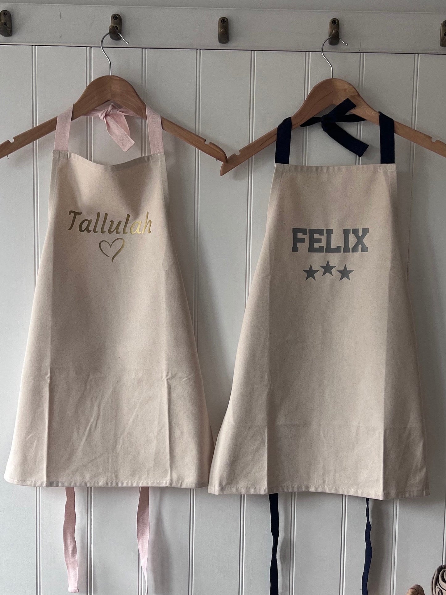 Personalised Kids Apron with Free Gift Bag - Ideal Gift for Mini Chef & Bakers